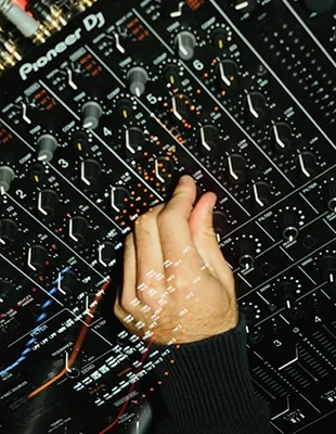 <p>LAST DANCE<br><em>Kinugawa Courchevel</em>&nbsp;<br><br></p>